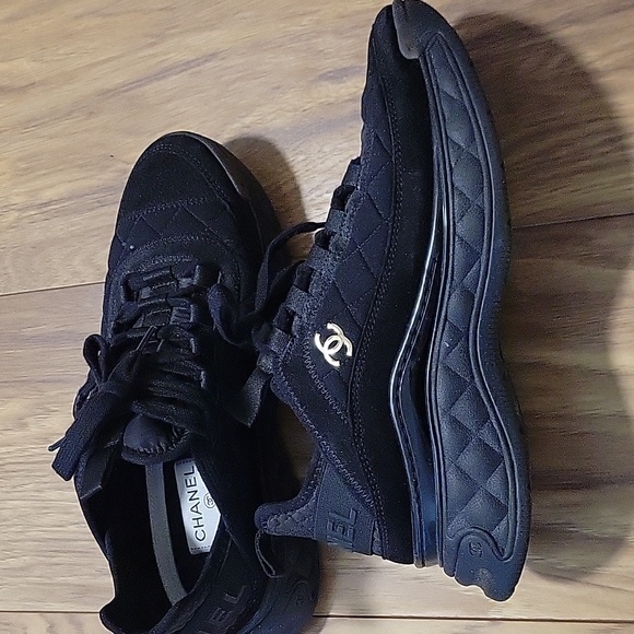 Chanel All Black trainers with gold CC logo - Picture 4 of 7